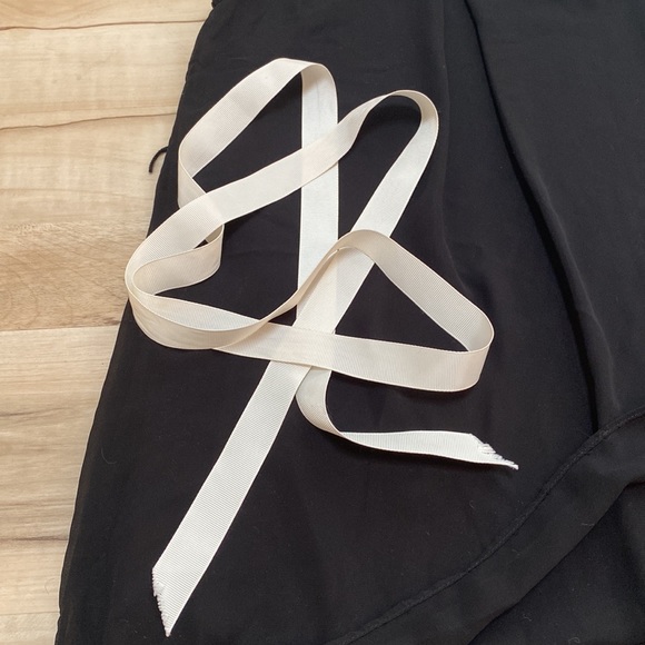 Soprano Girls S 7/8 Black Dress With White Flowers And Belt. Super cute. 2 layer - Picture 5 of 9